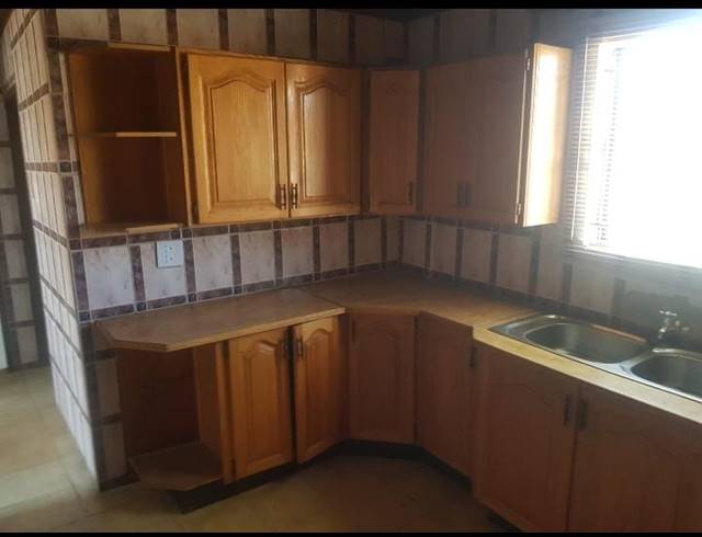 2 BEDROOM HOUSE FOR SALE IN TSAKANE EXT 11